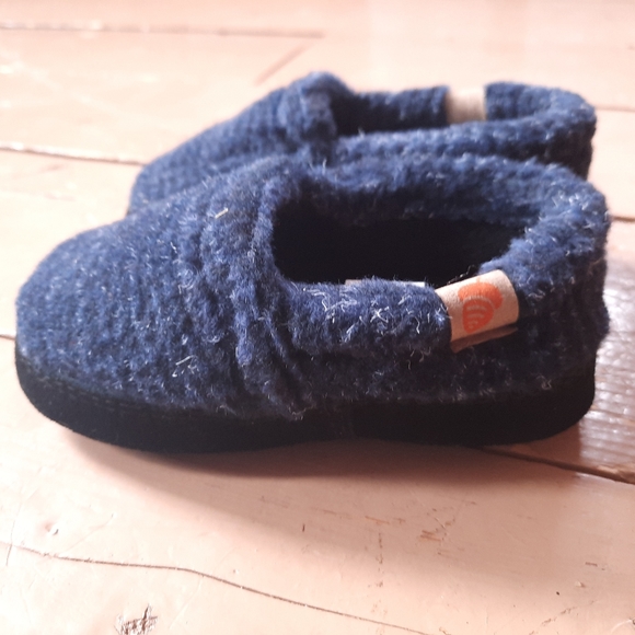 Kids Acorn Slippers 8-9 - Picture 5 of 5